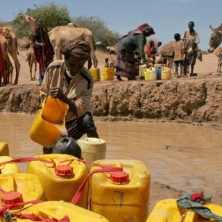 Piratas somalíes secuestran a más de 700 personas