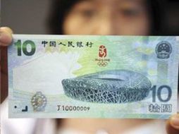 Profesionales de la banca internacional en Pekín señalaron que la medida anunciada está destinada a drenar la economía. ARCHIVO  /