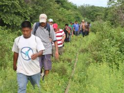 Un grupo de migrantes centroamericanos se desplaza por México. EFE  /