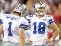 Buehler (18) y McBriar, de los Vaqueros, se lamentan el mal paso. AP  /