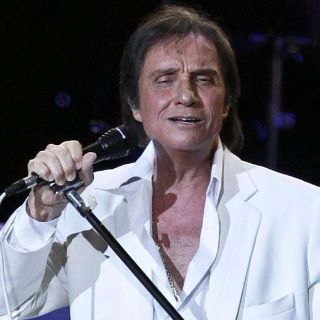 Roberto Carlos ofrece concierto especial navideño ante 400 mil personas