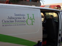 Peritos del Instituto Jalisciense de Ciencias Forenses realizaron el levantamiento de indicios. ARCHIVO  /