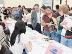 Habitantes del DF asisten a la Novena Feria del Empleo, que se realiza en el Centro Internacional de Negocios. EL UNIVERSAL  /