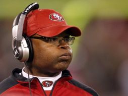 Reacción de Mike Singletary al ver a los 49ers de San Francisco eliminados. REUTERS  /