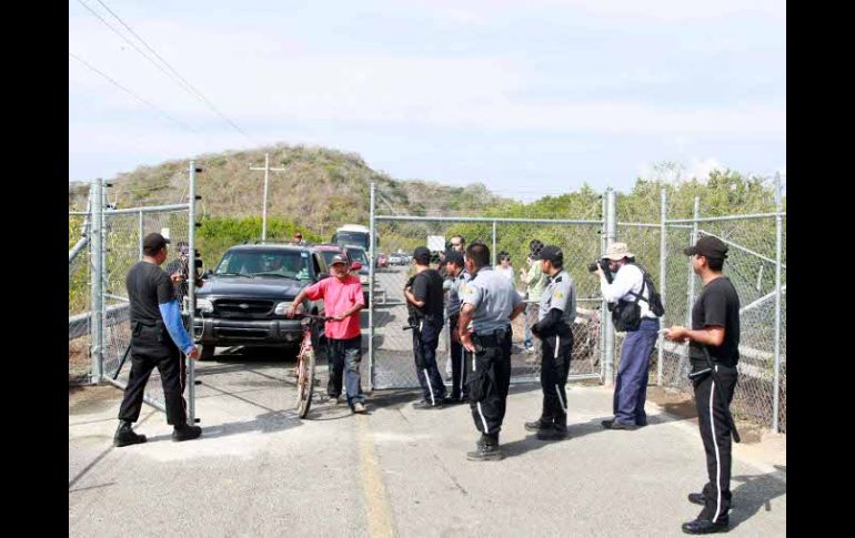Para entrar a la playa se debe ser grabado en video y foto, así como dejar una identificación por auto. E. PACHECO  /