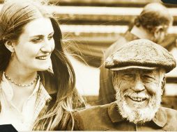 La foto preferida de Allegra con su padre John, en el rodaje Evasión o Victoria. ESPECIAL  /