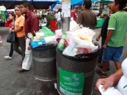 En estas fechas cada habitante de la ZMG genera un 30% más de basura, equivalente a kilo y medio por individuo. A. GARCÍA  /