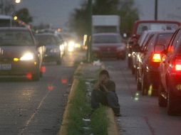 Cada niño llega a la frontera de manera diferente, la mayoría de las veces la familia logra cruzarla y el menor no. ARCHIVO  /