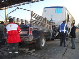 La camioneta se incrustó en la parte posterior del camión y quedó destruida por el golpe. M PATIÑO  /