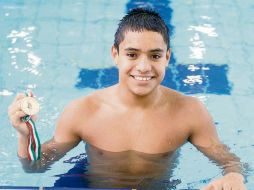 Kevin Chávez (foto), es uno de los deportistas que trabajan durante la época navideña. MEXSPORT  /