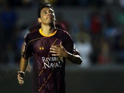 El jugador argentino de Estudiantes Tecos golpeó al silbante del partido ante los Zorros. MEXSPORT  /