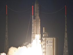 El Ariane-5 ascendió verticalmente durante doce segundos. EFE  /