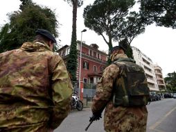 Policías que acudieron a la embajada estadounidense, dijeron que la nueva denuncia fue una falsa alarma. EFE  /