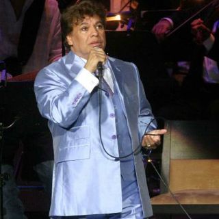 Juan Gabriel listo para su gira por 40 años de carrera