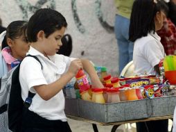 Señalan que el consumo de estos alimentos está relacionado de forma 'contundente' con la obesidad. ARCHIVO  /
