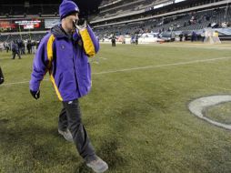 El mariscal de campo de los Vikingos, Brett Favre en el partido ante Filadelfia. AP  /
