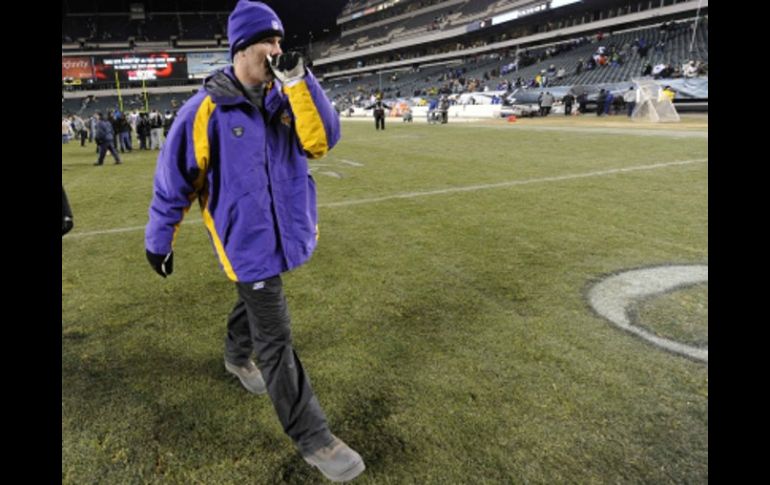El mariscal de campo de los Vikingos, Brett Favre en el partido ante Filadelfia. AP  /