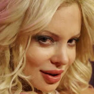 Sabrina podría reducir su busto