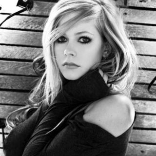 Avril Lavigne abre el año con regalo