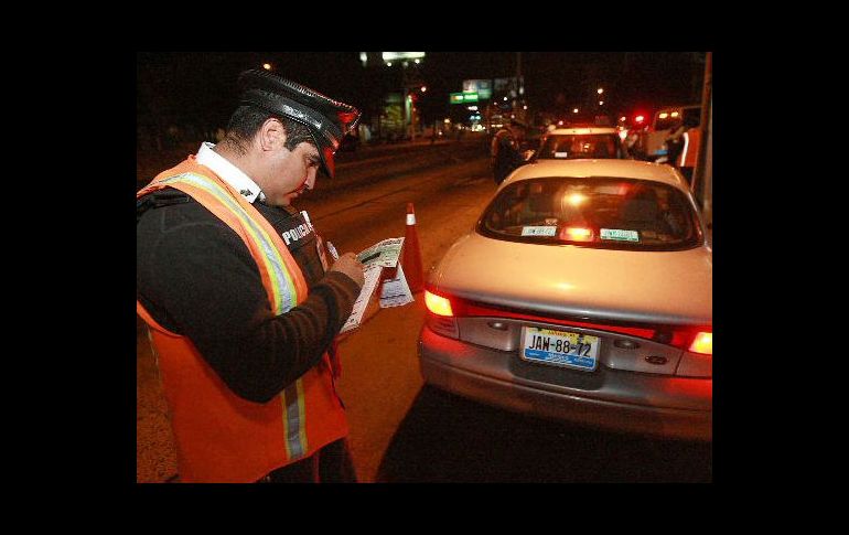 En cuatro meses de aplicación, las autoridades aplicaron 566 alcoholimetrías, de las que 349 resultaron positivas. ARCHIVO  /