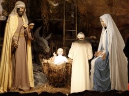 Como parte del rito el papa benedicto XVI visitó la escena de la Natividad. REUTERS  /