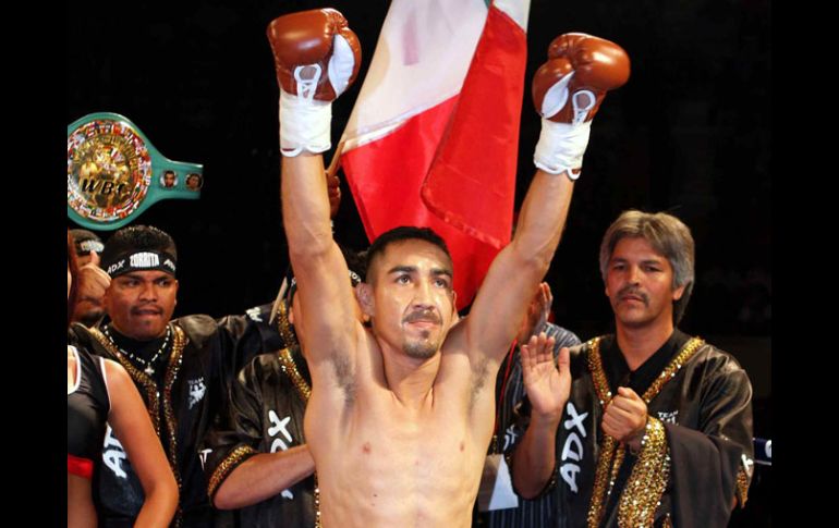 Humberto Soto es el campeón por la CMB en la división de los ligeros. MEXSPORT  /