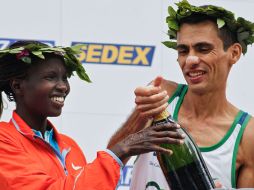 Los ganadores de la tradicional carrera de San Silvestre 2010. AFP  /