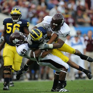 Misisipí arrolla a Michigan en el Gator Bowl
