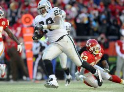 Michael Bush corrió para 137 yardas y un touchdown en la victoria de Raiders sobre Jefes. EFE  /
