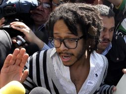 El cantante afuera de las instalaciones de la PGJDF. EL UNIVERSAL  /