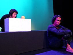 Claudia Recinos y Mario Montaño son los actores de No tocar, obra de Enrique Olmos de Ita. E. BARRERA  /