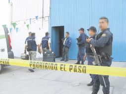 Peritos del Instituto Jalisciense de Ciencias Forenses levantaron dos cascajos de bala del calibre 5.7. M. PATIÑO  /