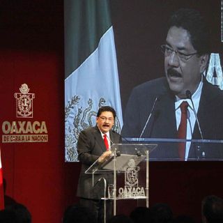 Gabino Cué indaga la gestión de Ulises Ruiz