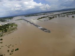 Vista desde el aire de las inundaciones en el aeropuerto de Rockhampton. EFE  /
