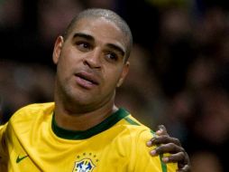El jugador brasileño Adriano, no regresará por el momento a jugar a su país. MEXSPORT  /