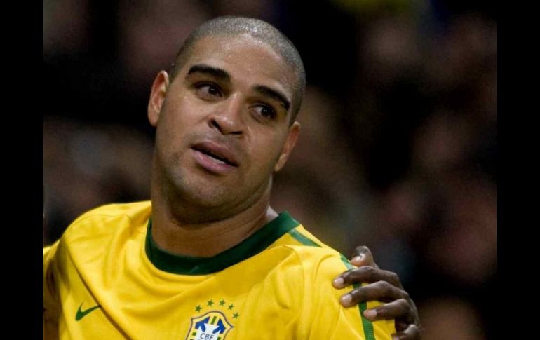 El jugador brasileño Adriano, no regresará por el momento a jugar a su país. MEXSPORT  /