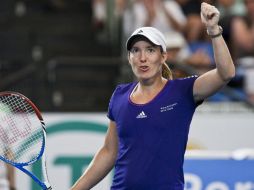 Justine Henin festejando su victoria de la jornada de la Copa Hopman. EFE  /