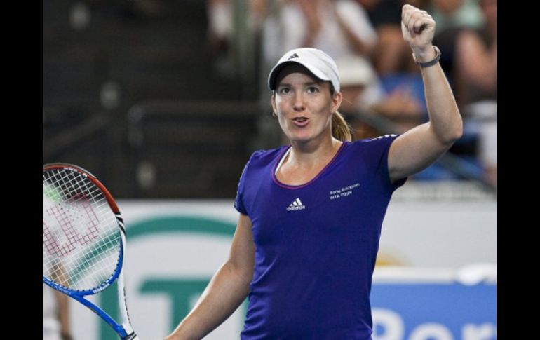 Justine Henin festejando su victoria de la jornada de la Copa Hopman. EFE  /