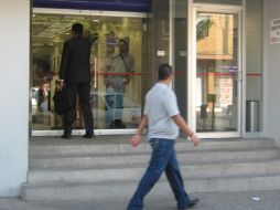 Lla  misma sucursal financiera en el mes de diciembre de 2010 había sido asaltada por dos hombres. O. RUVALCABA  /