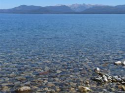 Apareció una amplia franja de aguas más claras en el lago Nahuel Huapi. ESPECIAL  /