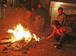 La quema de fogatas y pirotécnia es el principal factor que disparó la cifra de niños quemados. ARCHIVO  /