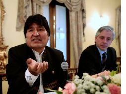 Es falsa una versión que la subida del precio por barril de petróleo solo beneficiaría a YPFB. REUTERS  /