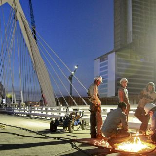 El puente atirantado queda abierto este mes