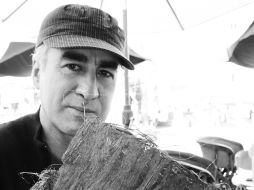 El artista jalisciense compara el valor patrimonial del papel de agave, al papiro, de Egipto, y al washi, de Japón. O. CASTAÑEDA  /