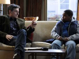 Gabriel Byrne (izquierda) interpreta al doctor Weston en la serie En terapia. ESPECIAL  /