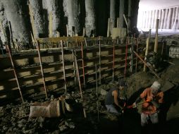 Avanzan los trabajos de construcción en los pasos deprimidos del nodo que está por abrir en Periférico y Belisario Domínguez. A. GARCÍA  /