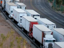 Actualmente, grandes camiones de México deben descargar sus bienes cerca de la frontera con EU. EL UNIVERSAL  /