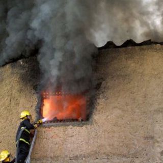 Sofocan incendio en vivienda de Azcapotzalco