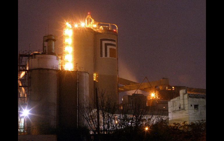 Cemex pretendía un pago de unos mil 300 millones de dólares de compensación por sus activos. ARCHIVO  /