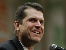 Jim Harbaugh es el nuevo entrenador de los 49ers de San Francisco. AP  /